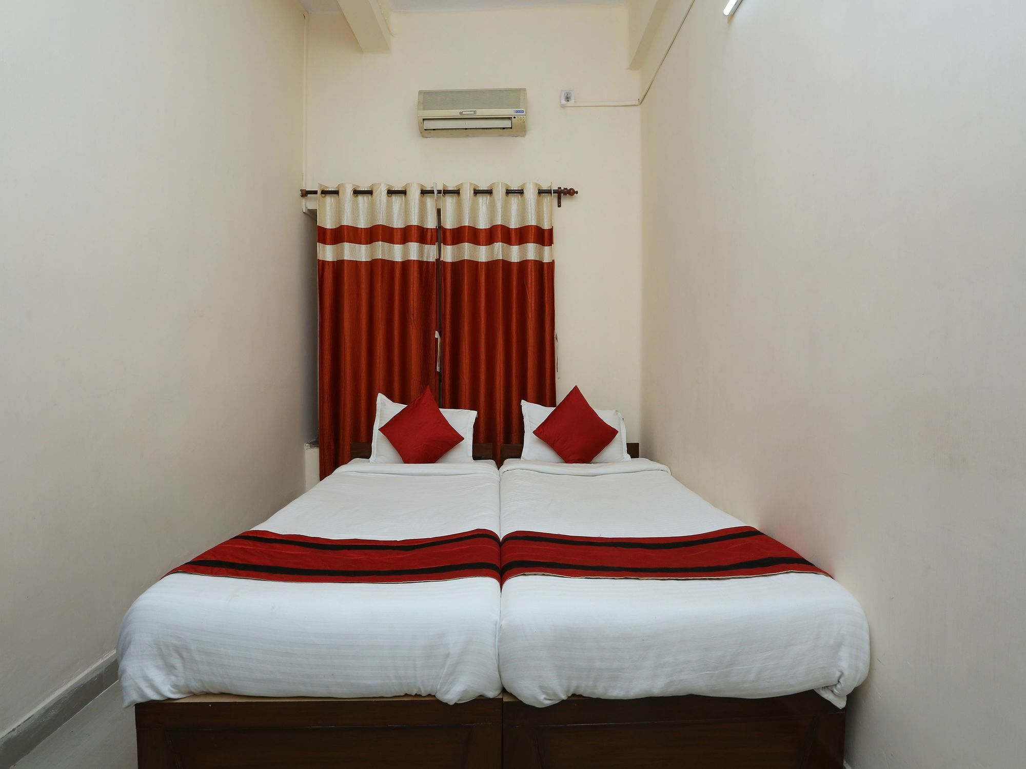 Oyo 9001 Hotel East West Καλκούτα Εξωτερικό φωτογραφία
